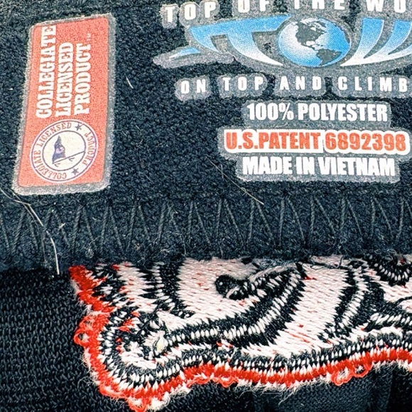 Wisconsin Badgers Hat Top of the World Red Black One Fit Logo NCAA CAPS EUC - Picture 9 of 11